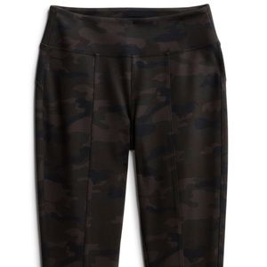Market and Spruce Camouflage leggings
